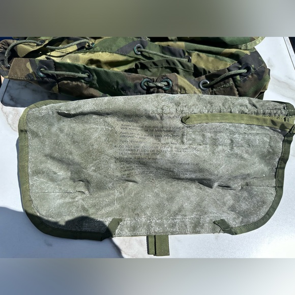 Military Camouflage Rucksack. Multiple pockets, back pad, cinch top. - Picture 3 of 8